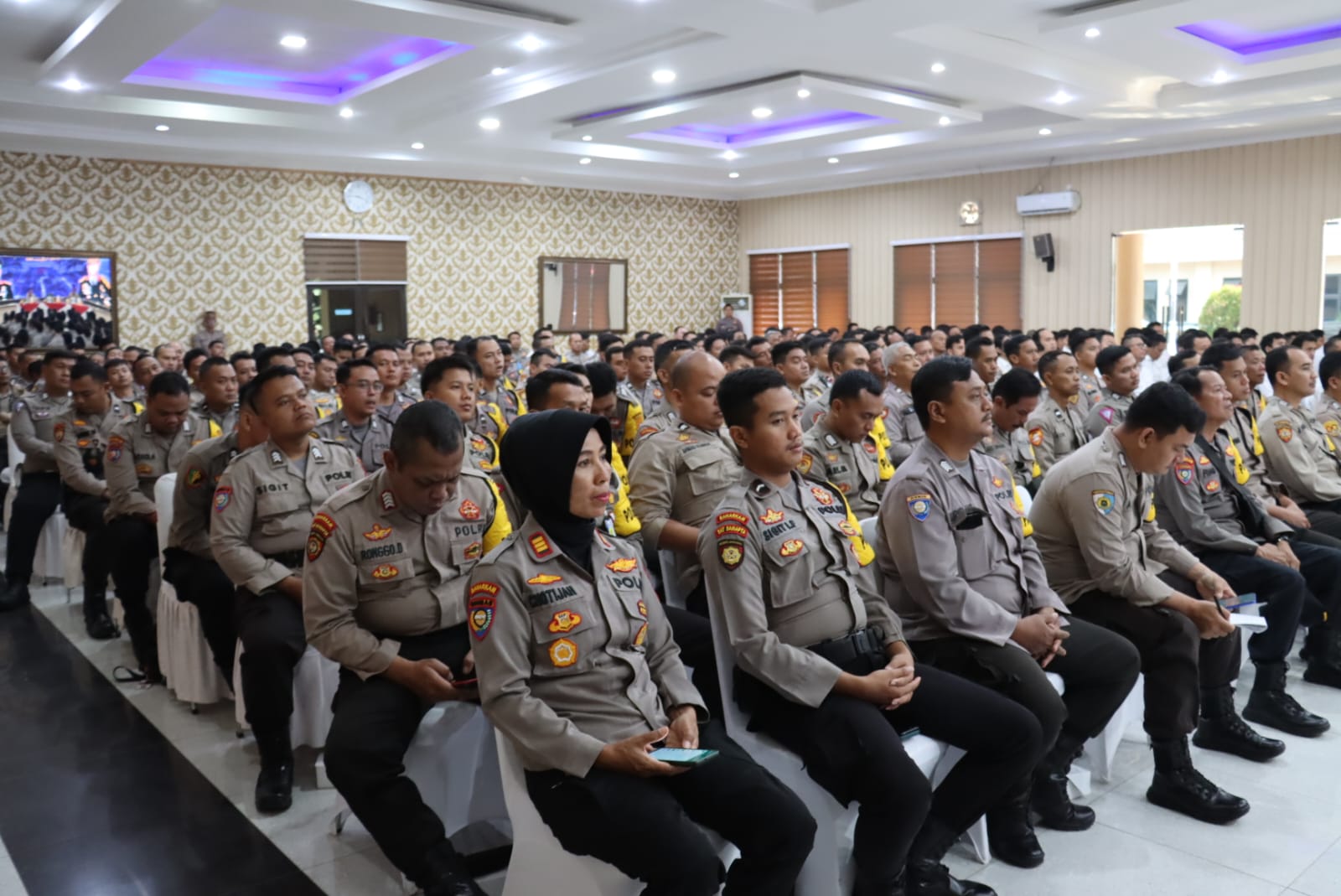 Anggota Polres Serang mengikuti kegiatan Asistensi Polisi RW di polda banten