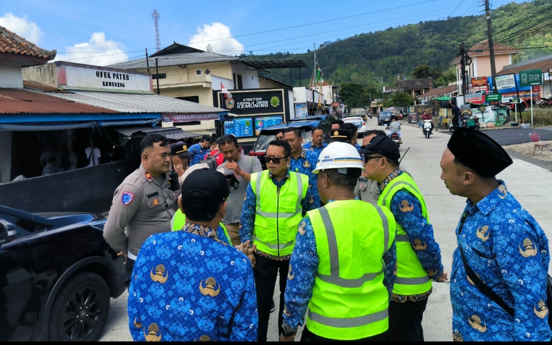 Polres Karanganyar Cek Kesiapan Jalur Wisata Jalan Sudimoro - Ngargoyoso Jelang Nataru