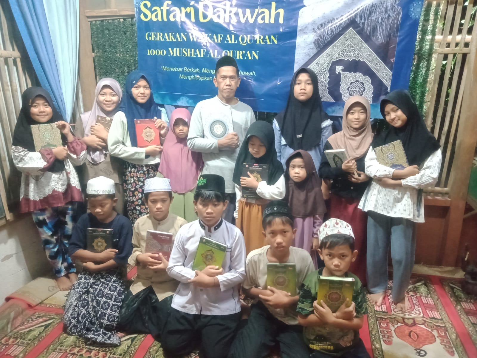 Safari Dakwah HMPIAT Salurkan 50 Mushaf ke Ponpes dan Musholla di Kemiri