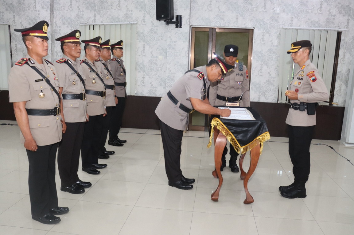 Polres Karanganyar Mutasi Para Pejabat Polisi dan Laksanakan Upacara Serah Terima Jabatan