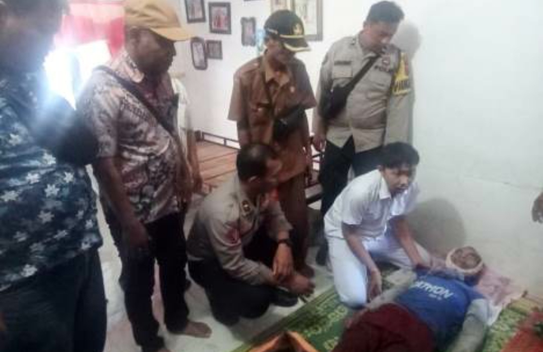 Jenazah Lansia di Depan Gudang Jagung, Dievakuasi  Polsek Tanah Jawa