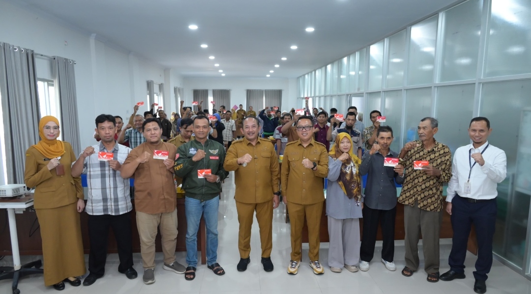 Penyerahan Bantuan Hibah Bidang Pertanian APBD Kabupaten Rp 1,110,500,000,00 Tahun 2026 Kerja Sama Dengan Bank