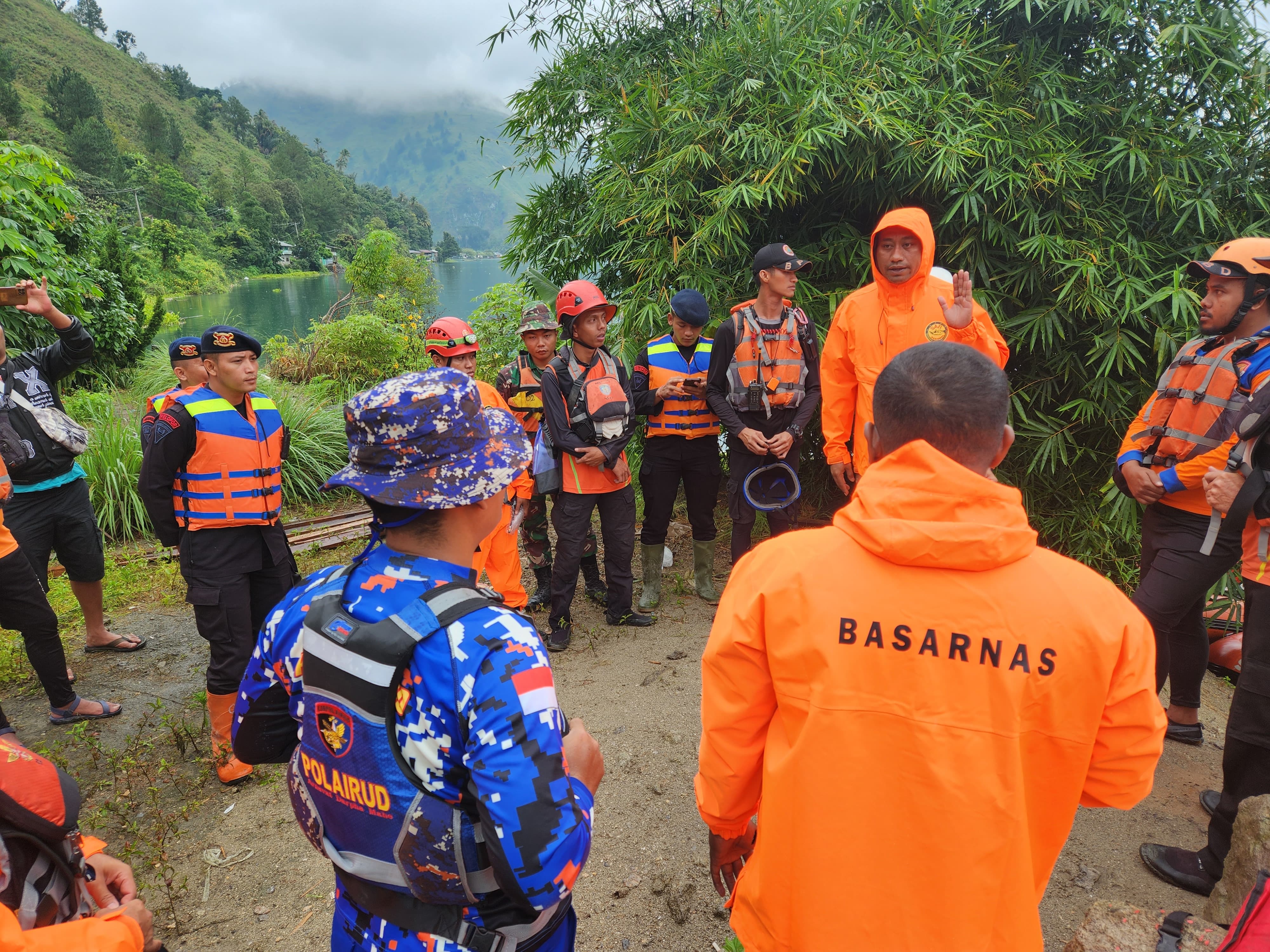 Polairud Polda Sumut Turunkan Tim Penyelam Pencarian Korban Longsor Humbahas