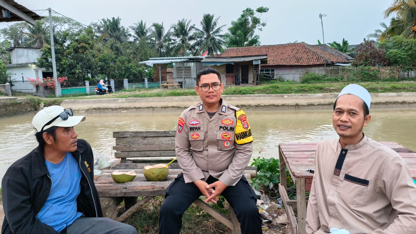 Ngariung Bersama Warga, Bhabinkamtibmas Polsek Cikande Sampaikan Pesan Kamtibmas