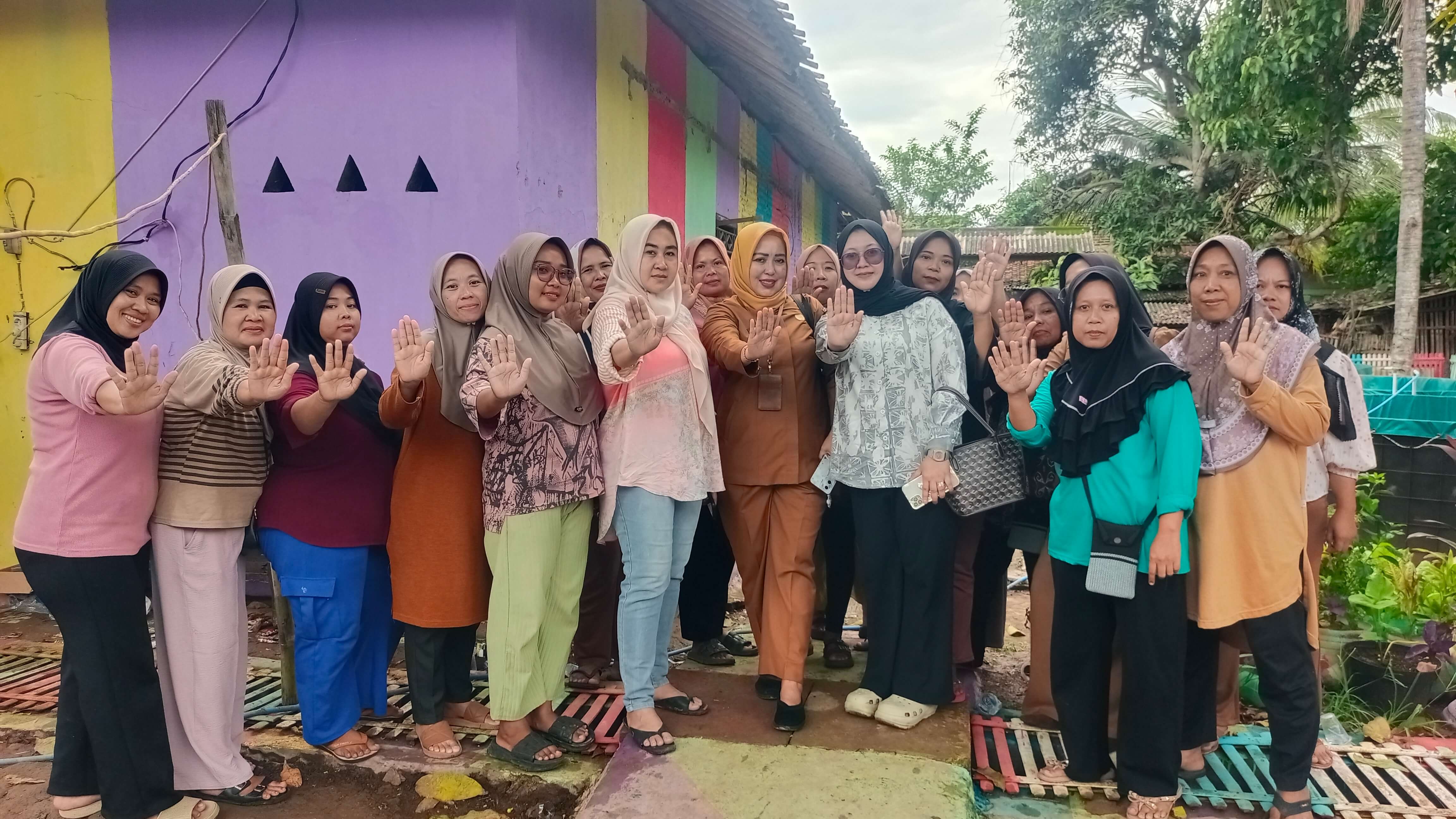 Camat Kemiri dan Ketua TP PKK Tinjau Persiapan Bina Wilayah di Desa Kemiri