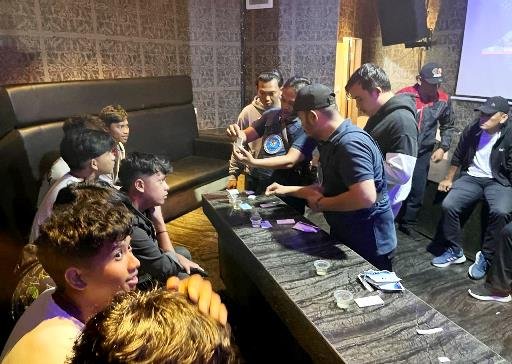 Tim Gabungan Razia Bar Studio 21 dan Hasilnya Nihil