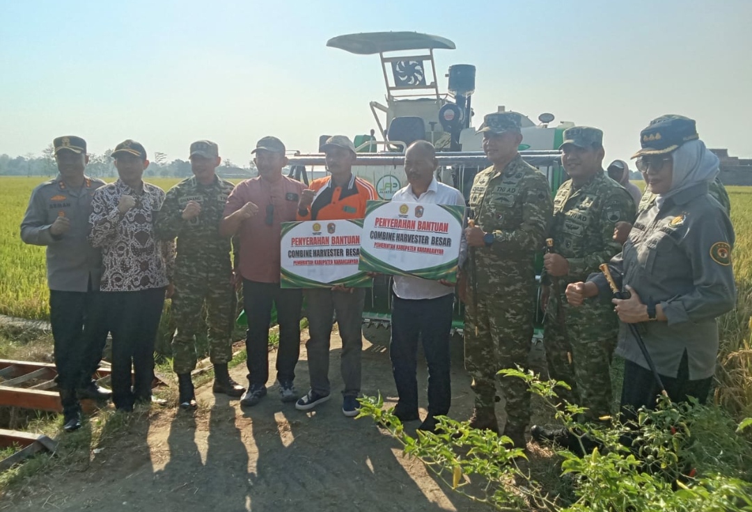 Pangdam IV/Diponegoro Didampingi Dandim Karanganyar Ikuti Panen Raya Nasional Bersama Presiden RI