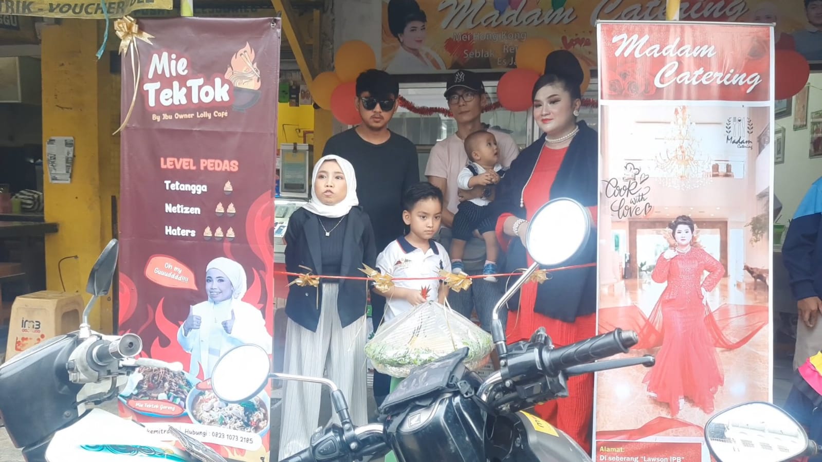 Luar Biasa, Madam Cetering Banyak Dikunjungi Berbagai Kalangan