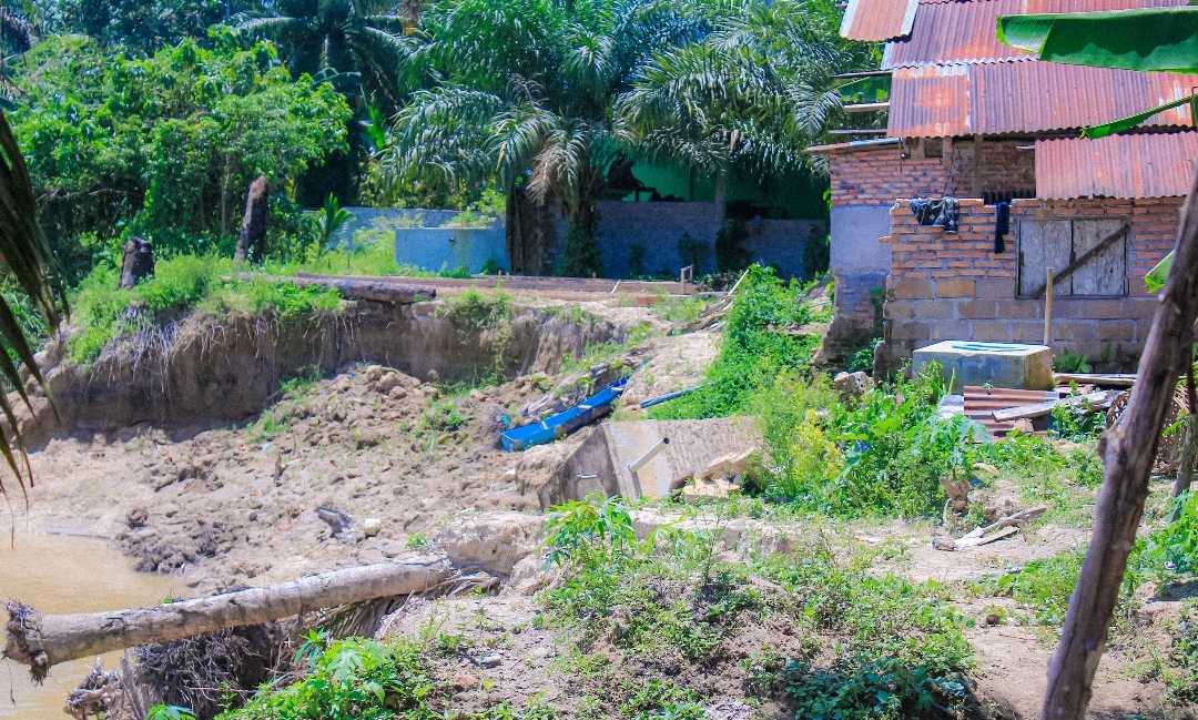 Tanggap Bencana,  PLT Bupati  Tinjau Langsung Lokasi Tanah Longsor di Desa Tanjung Harapan 