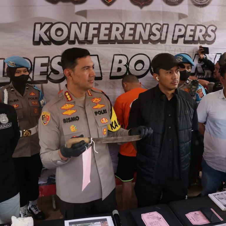 Personil Pos Pengamanan Polsek Bogor Timur Berhasil Menangkap Pemuda Bersajam