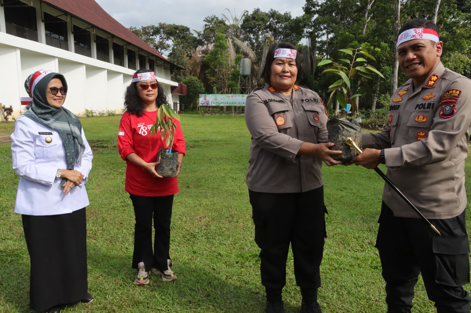 Kapolres Siantar Secara Serentak Laksanakan Penanaman Pohon di USI