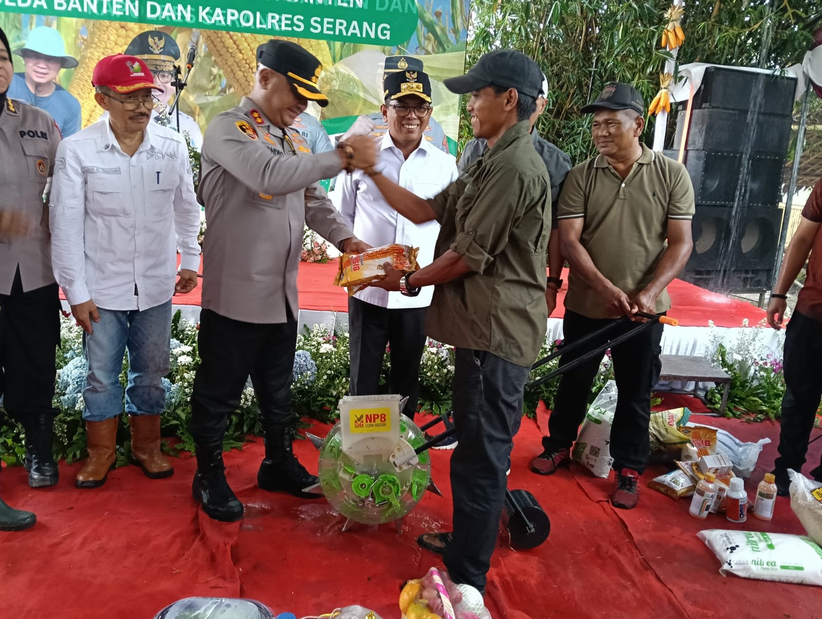 Program Asta Cita Swasembada Pangan, Gubernur Banten Bersama Kapolres Serang Melaksanakan Panen Raya Jagung