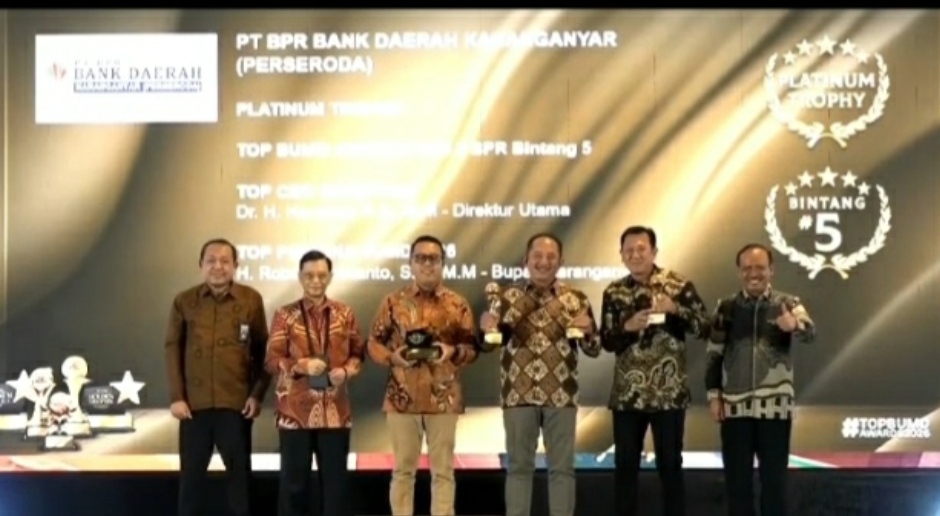 PT BPR Bank Daerah Karanganyar Raih Top BUMD Platinum Trophy 2026