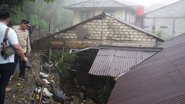 Pj Bupati Bogor Tinjau Lokasi Banjir di Cisarua, Lima Rumah Terdampak