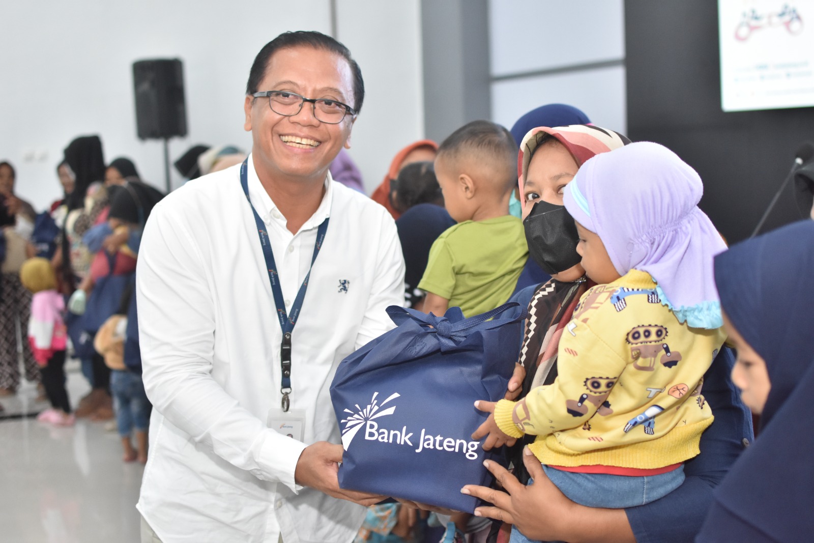 Bank Jateng Membantu Mengentaskan Stunting di Kabupaten Karanganyar Bagikan Suplemen dan Makanan Bergizi