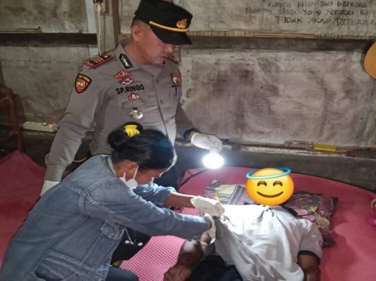 Kapolsek Raya AKP SP Siringo Ringo Bantu Evakuasi Warga Gantung Diri