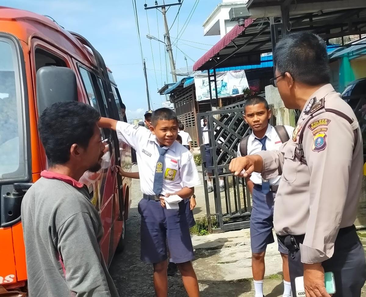 Polres Simalungun Gencarkan Penyuluhan tentang Keselamatan Berkendara kepada Anak Sekolah dan Supir Angkutan