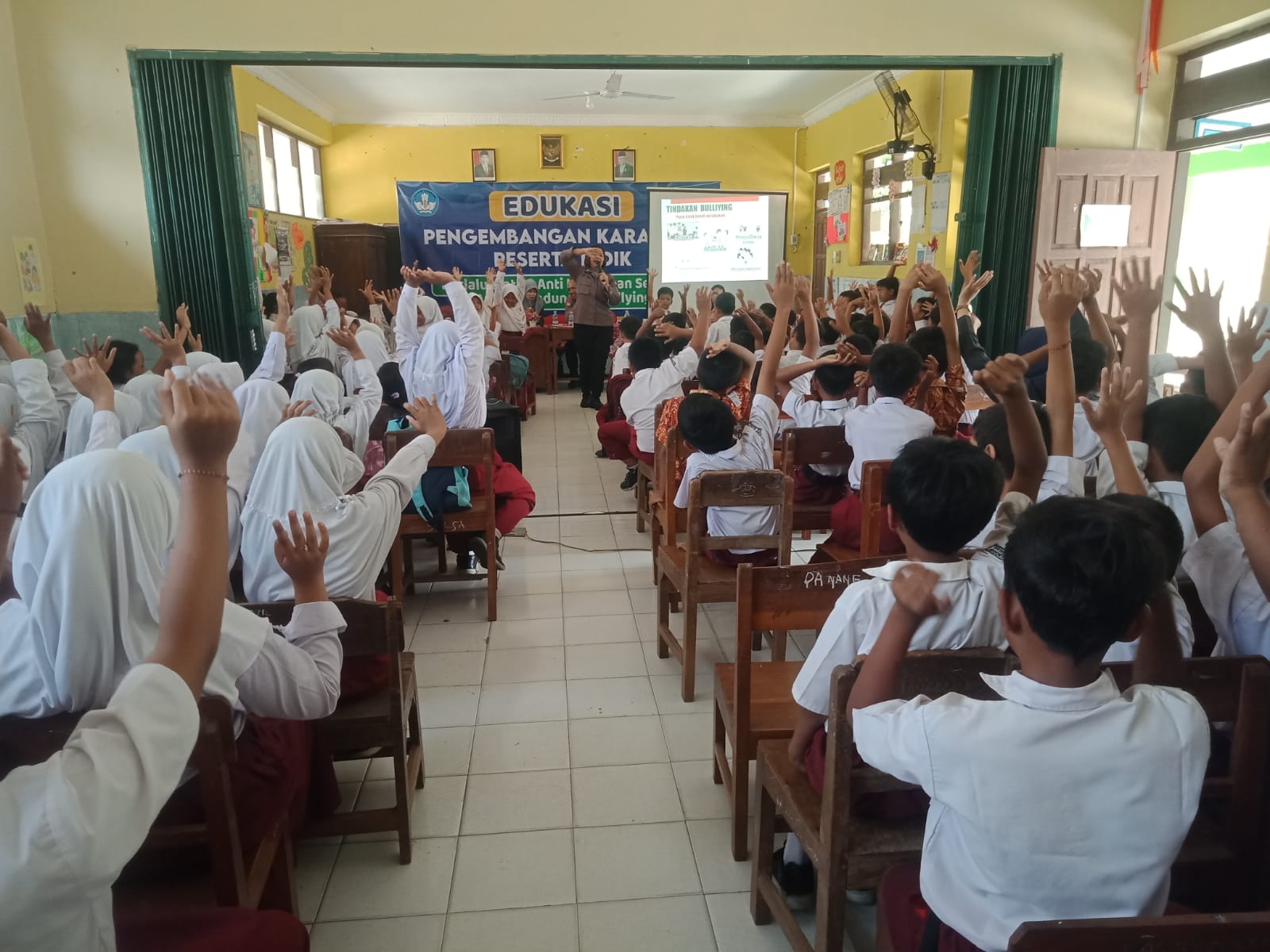 Stop Bullying, Sat Binmas Polres Karanganyar Laksanakan Binluh Ke Pelajar Sekolah Dasar