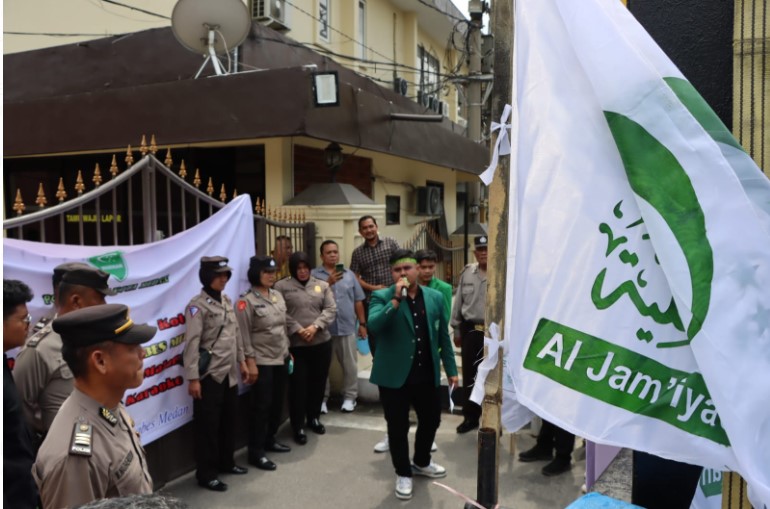 Puluhan Himpunan Mahasiswa Al Washliyah, Menggelar Aksi Unjuk Rasa di Polrestabes Medan