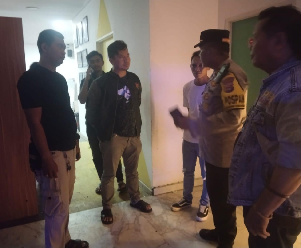 Polsek Cisoka Langsung Ke Kafe Soca Cisoka Adanya Aduan Penjualan Minol Jenis Q'RO Anggur Hijau