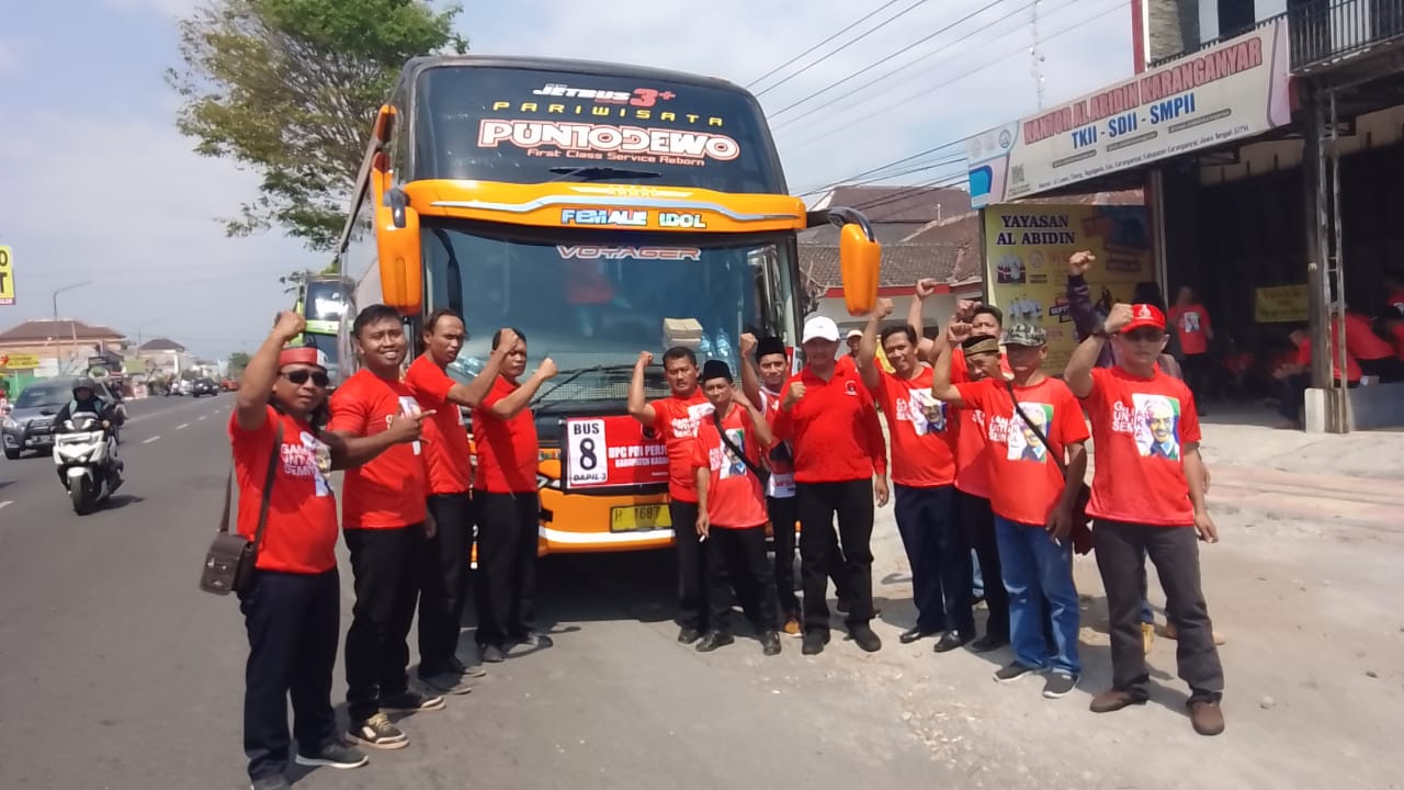 740 Kader PDIP Karanganyar Diberangkatkan Apel Kemenangan Pileg dan Pilpres ke Stadion Jati Diri Semarang