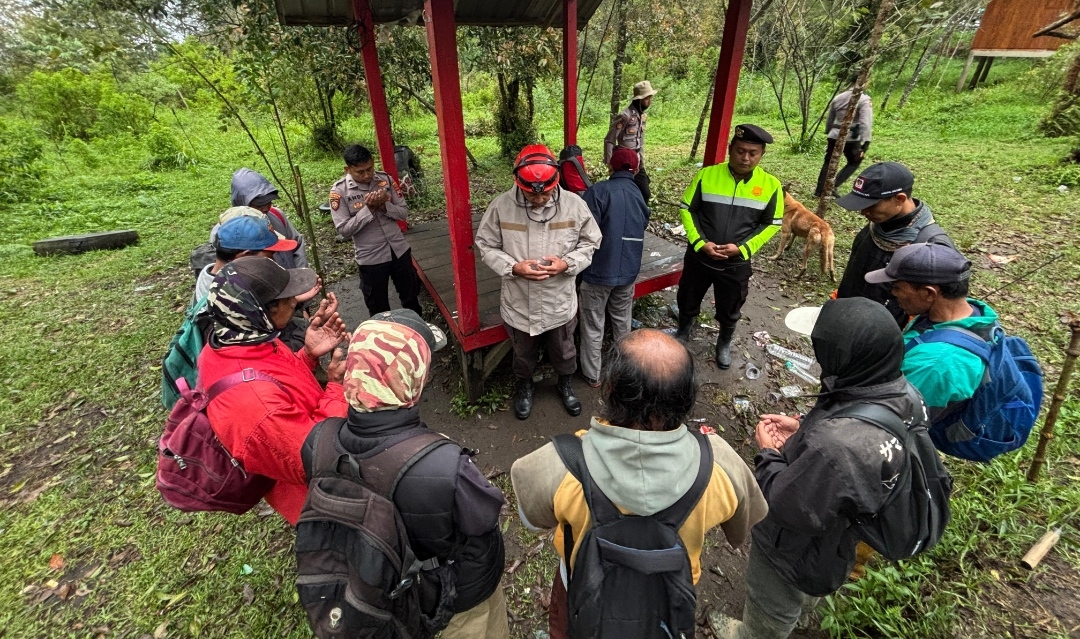 Polri Terus Maksimalkan Upaya Pencarian Pendaki Hilang di Bukit Mongkrang