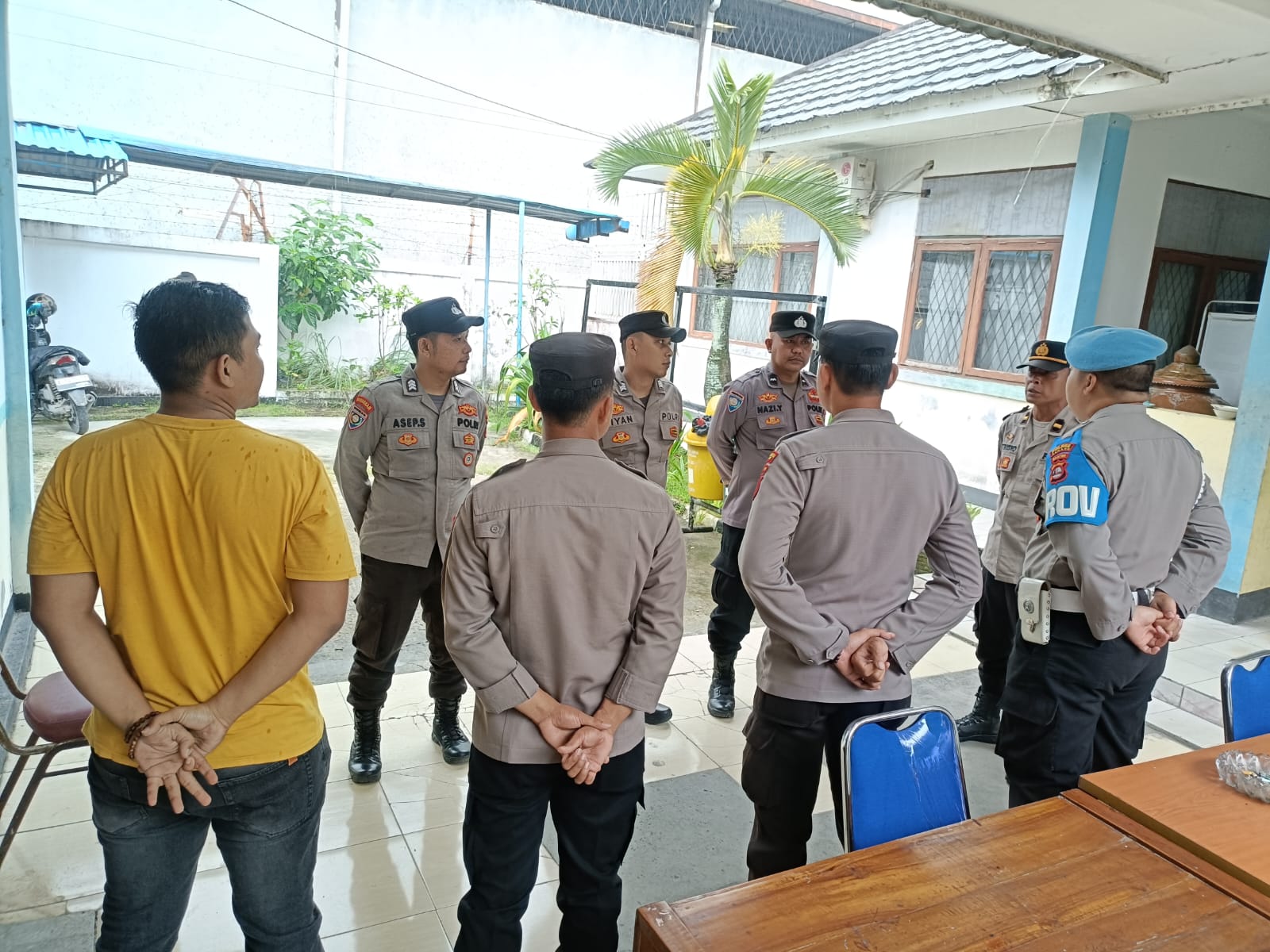 Personel Polsek Jawilan Polres Serang Gelar Apel Pengamanan Rapat Pleno PPK di Kantor Kecamatan Jawilan