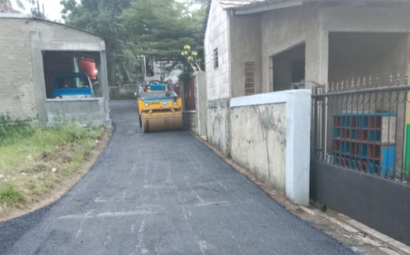 Sentuhan Aspal Hotmix Ubah Wajah Desa Bojong Jengkol, Banprov Jabar 2025 Jadi Berkah Infrastruktur   