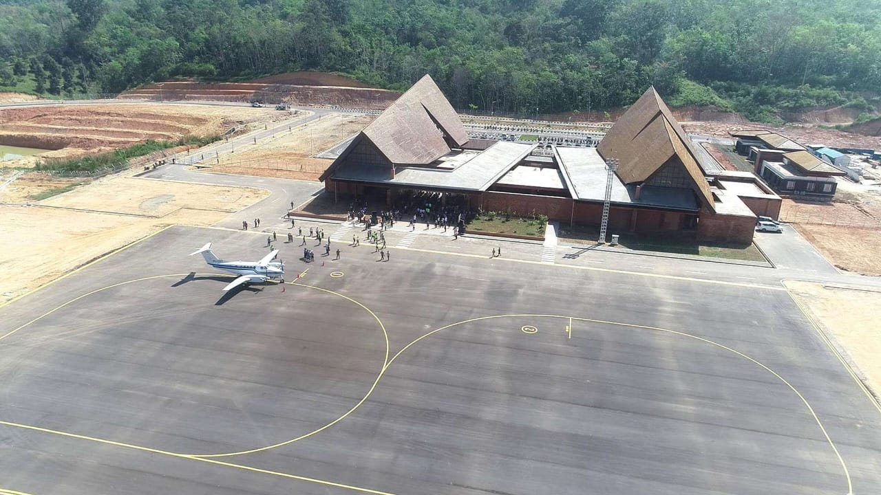 Bandara Jenderal Abdul Haris Nasution Meluncurkan Pesawat Perdananya dari Mandailing Natal Bukit Malintang