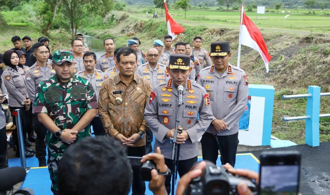 Kapolri Resmikan 19 Jembatan Merah Putih Presisi di Jawa Tengah, Perkuat Hubungkan Polri dan Masyarakat