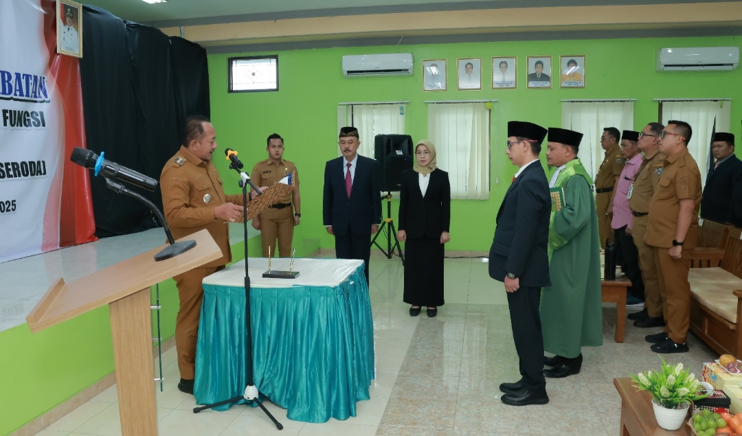 Bupati Karanganyar  Lantik Direktur Fungsi Kepatuhan PT BPR Bank Karanganyar