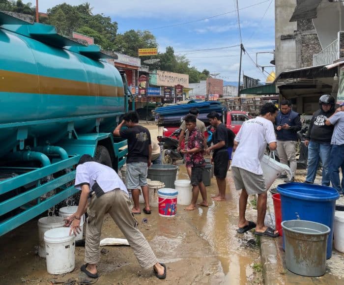 PDAM Tirtalihou Kirim Tangki Air, Pasokan Air Bersih di Parapat Terganggu