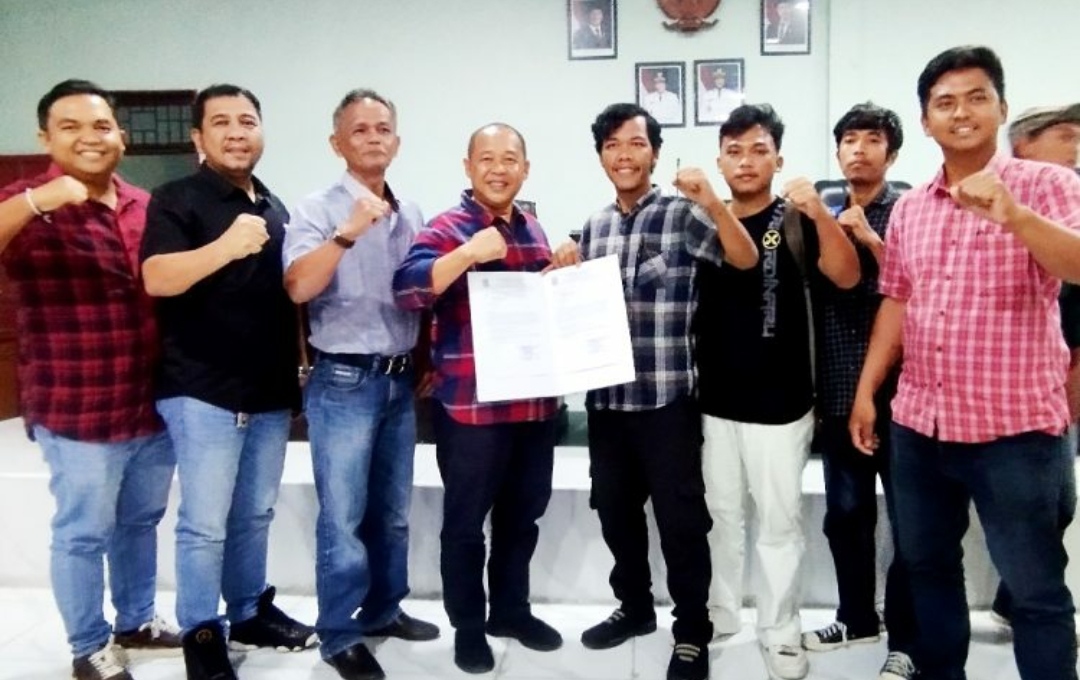 Solidaritas Mahasiswa dan Masyarakat: Hentikan Pembangunan Kantor DPRD Siantar dan Bangun Pasar Horas !