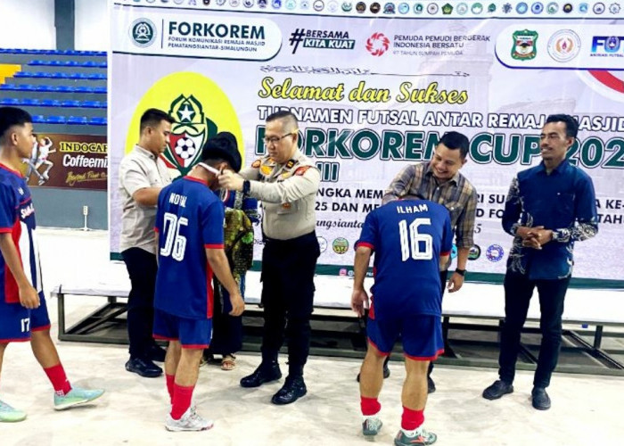 KBO Sat Samapta Polres Siantar Hadiri Penutupan Turnamen Futsal Antar Remaja Mesjid “FORKOREM CUP 2025”