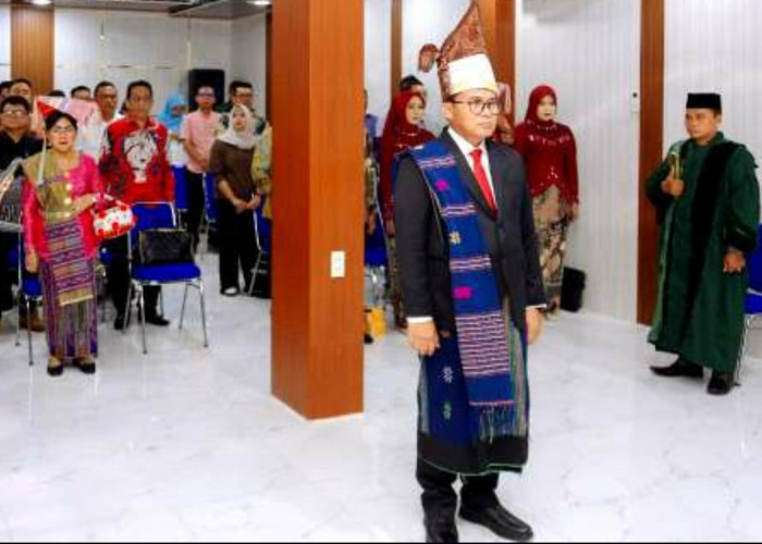 Pengambilan Sumpah/Janji Dirum Perumda Air Minum Tirta Uli Siantar Dipimpin Walikota