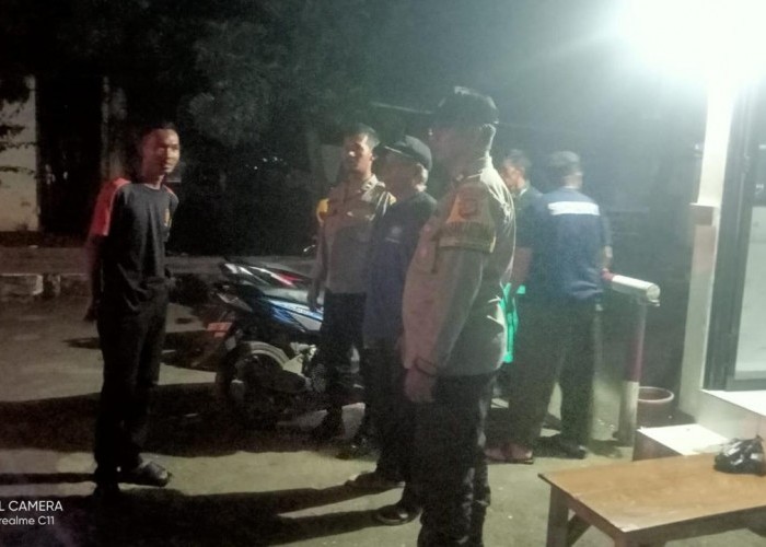  Antisipasi Curanmor, Bhabinkamtibmas Polsek Purwakarta Kota Sambangi Pos Ronda