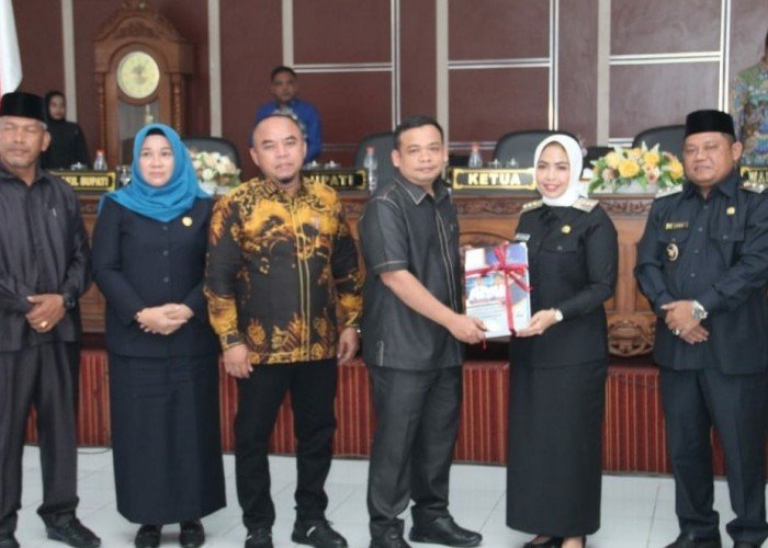 Sidang Paripurna, Bupati Labuhanbatu Sampaikan LKPJ Tahun Anggaran 2024 
