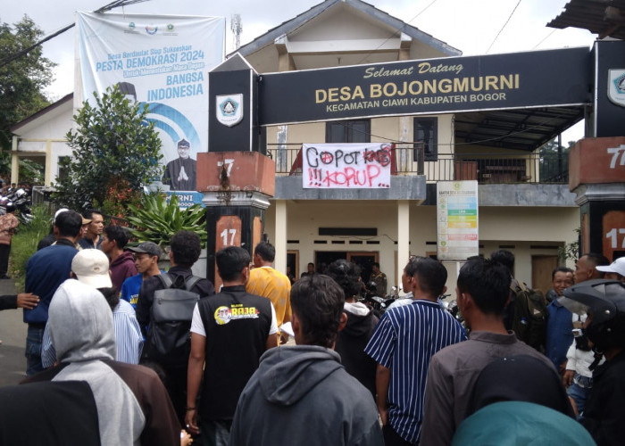 Diduga Terkait Anggaran Desa, Kades Bojong Murni Ciawi Bogor Didemo Warganya