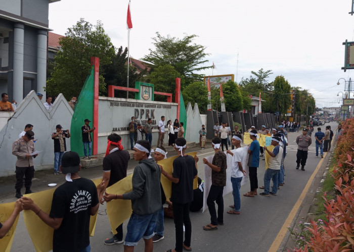 Maraknya Pencurian dan Peredaran Narkoba, LSM Korek Gelar Aksi Demo di Depan Gedung DPRK Aceh Tenggara