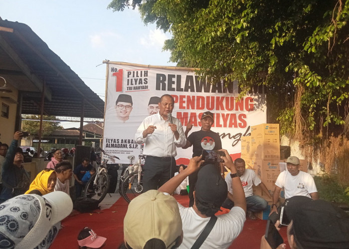 Relawan IAA - Tri Haryadi Adakan Senam bersama Ratusan Emak - Emak Kelurahan Jongke Karanganyar