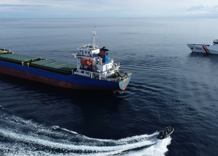 Patroli Bakamla Periksa Kapal Vietnam Tanpa Muatan di Perairan RI