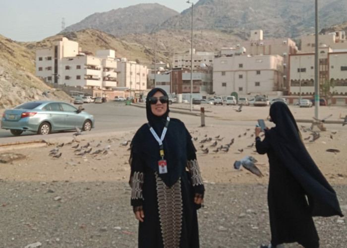 Rukaisi Jaenal dapat Bonus Umroh dari PT BEST