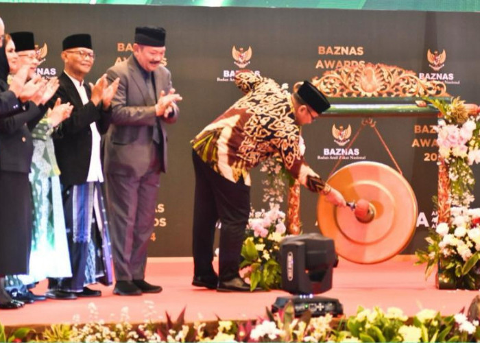 PJ Bupati Karanganyar Raih Penghargaan Kepala Daerah Pendukung Pengelolaan Zakat Terbaik di BAZNAS Award 2024