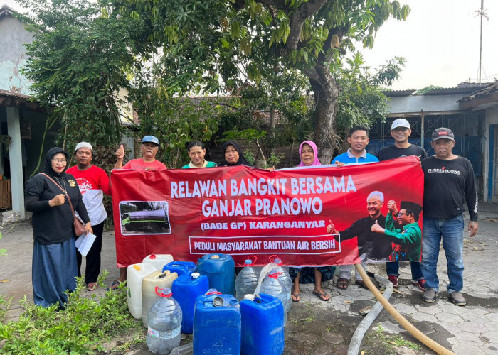 Relawan Bangkit Bersama Ganjar Pranowo, BABE GP Distribusikan Air Bersih Kepada Masyarakat yang Membutuhkan 