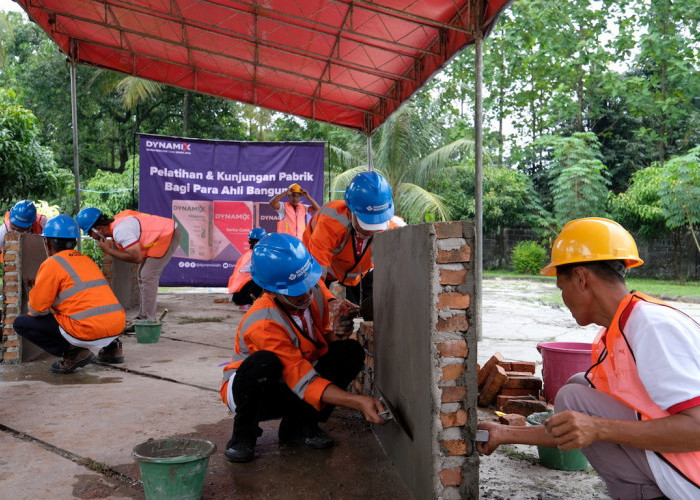 Perkenalkan Proses Produksi Semen Ramah Lingkungan, Solusi Bangun Indonesia Ajak Tukang Bangunan ke Pabrik Nar