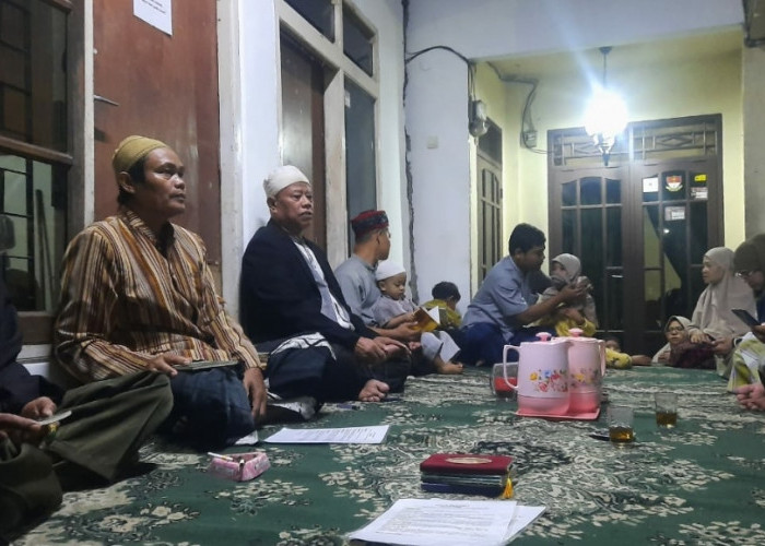 Solawat Bergema di Tanah Pasundan: Tradisi Malam Jumat Abah Jajang di Bogor
