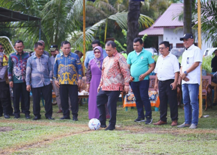 Bupati Labuhanbatu Membuka Turnamen Sepak Bola Soeratin U-15 di Kecamatan Bilah Hulu