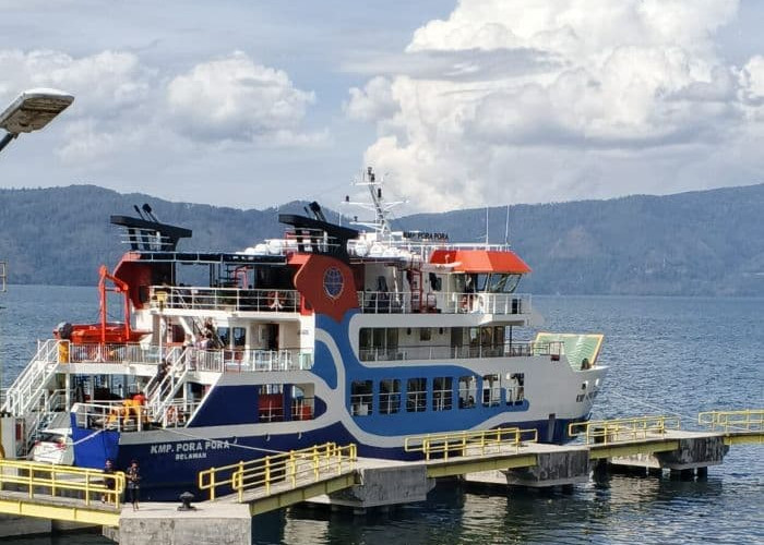 Kapal Tetap Bisa Menyeberang, Walaupun Cuaca Danau Toba Berubah-Ubah 