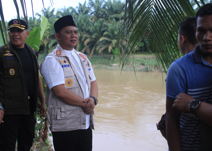 Bupati Erik Tinjau DAS Sungai Bilah di Desa Tanjung Harapan dan  Jalan Desa Sukosari Kecamatan Pangkatan