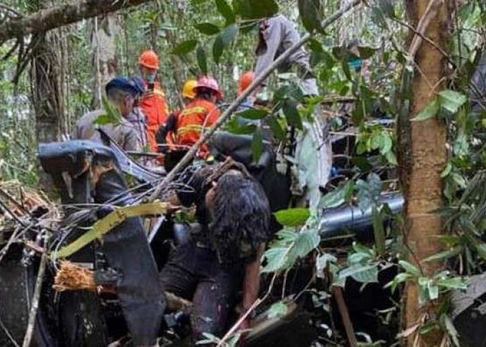 Sempat  Mengalami Hambatan, Tim Gabungan Berhasil Mengevakuasi Helikopter Yang Jatuh di Halmahera